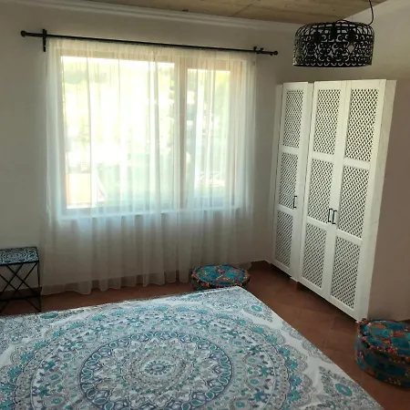 Къща За Гости “ Оазис “ Ет.2 Apartment *